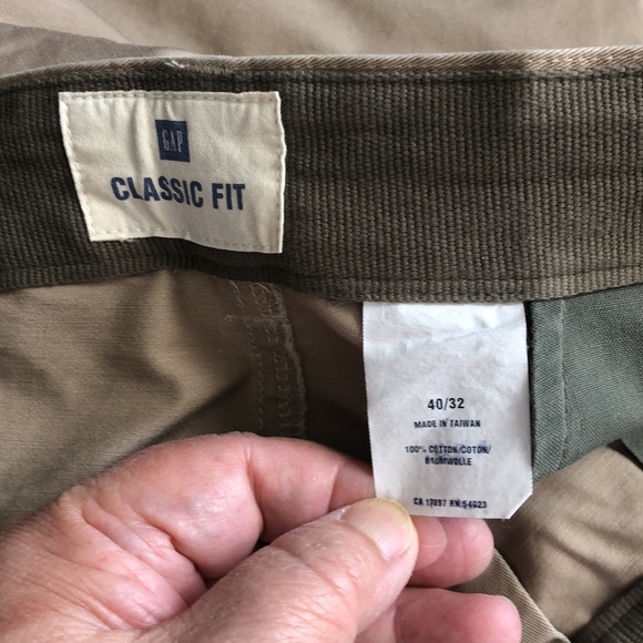 Gap Classic Fit Khakis - Picture 3 of 4
